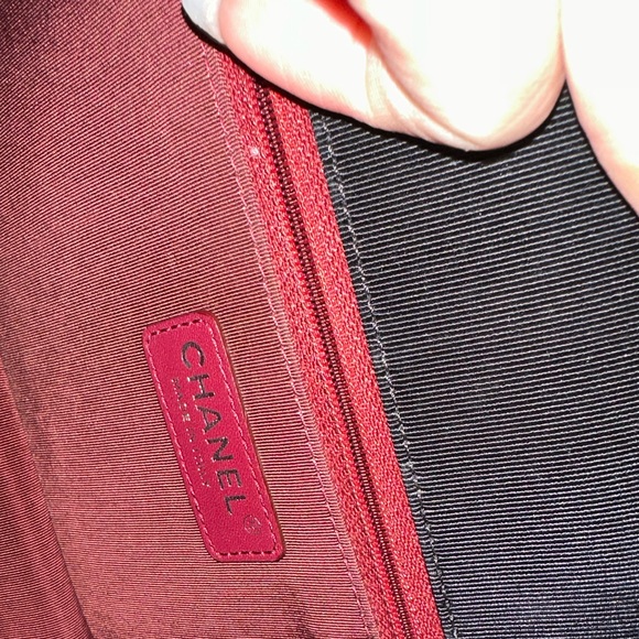 Chanel Classic Quilted Black and Beige Lambskin Leather Crossbody Shoulder Bag - Picture 8 of 13